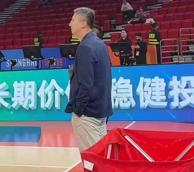郭士强现身沪粤大战，考察球员状态，为下个月世预赛做准备！