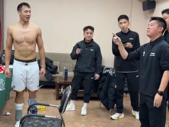 媒体人：四川男篮表示下场打辽宁前发工资，奖金会在近期到位